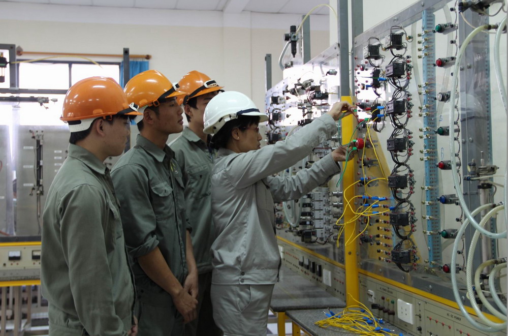 Bảo trì hệ thống điện nhà máy định kỳ