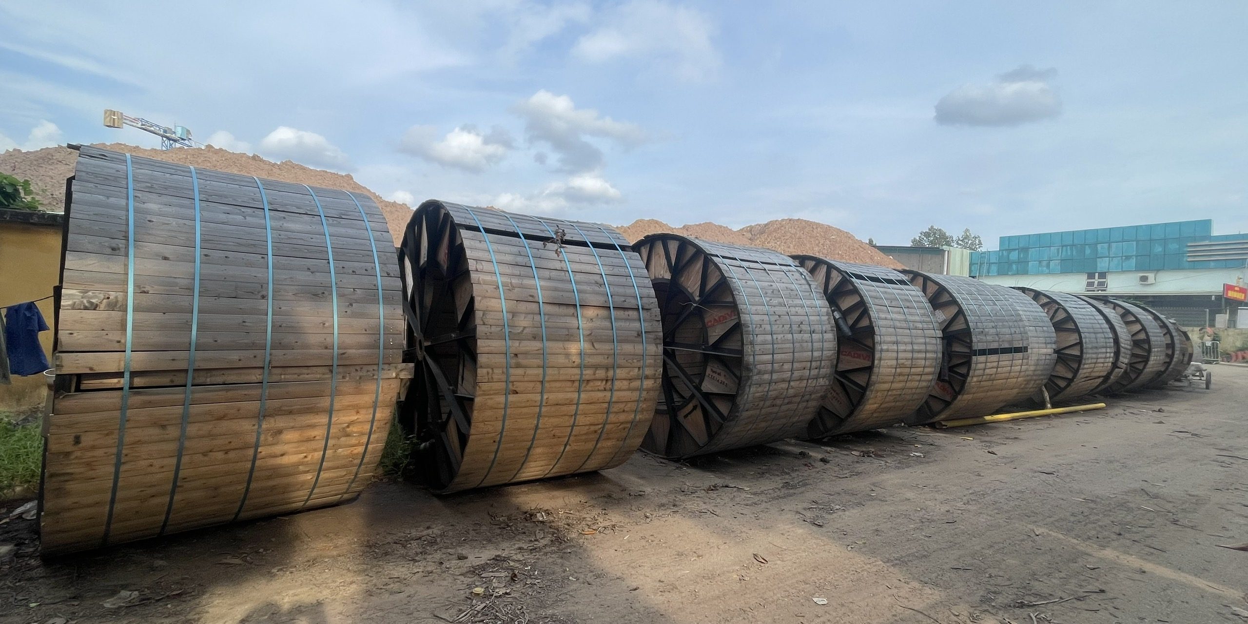 Lắp đặt trạm biến áp cho nhà máy và nhà xưởng