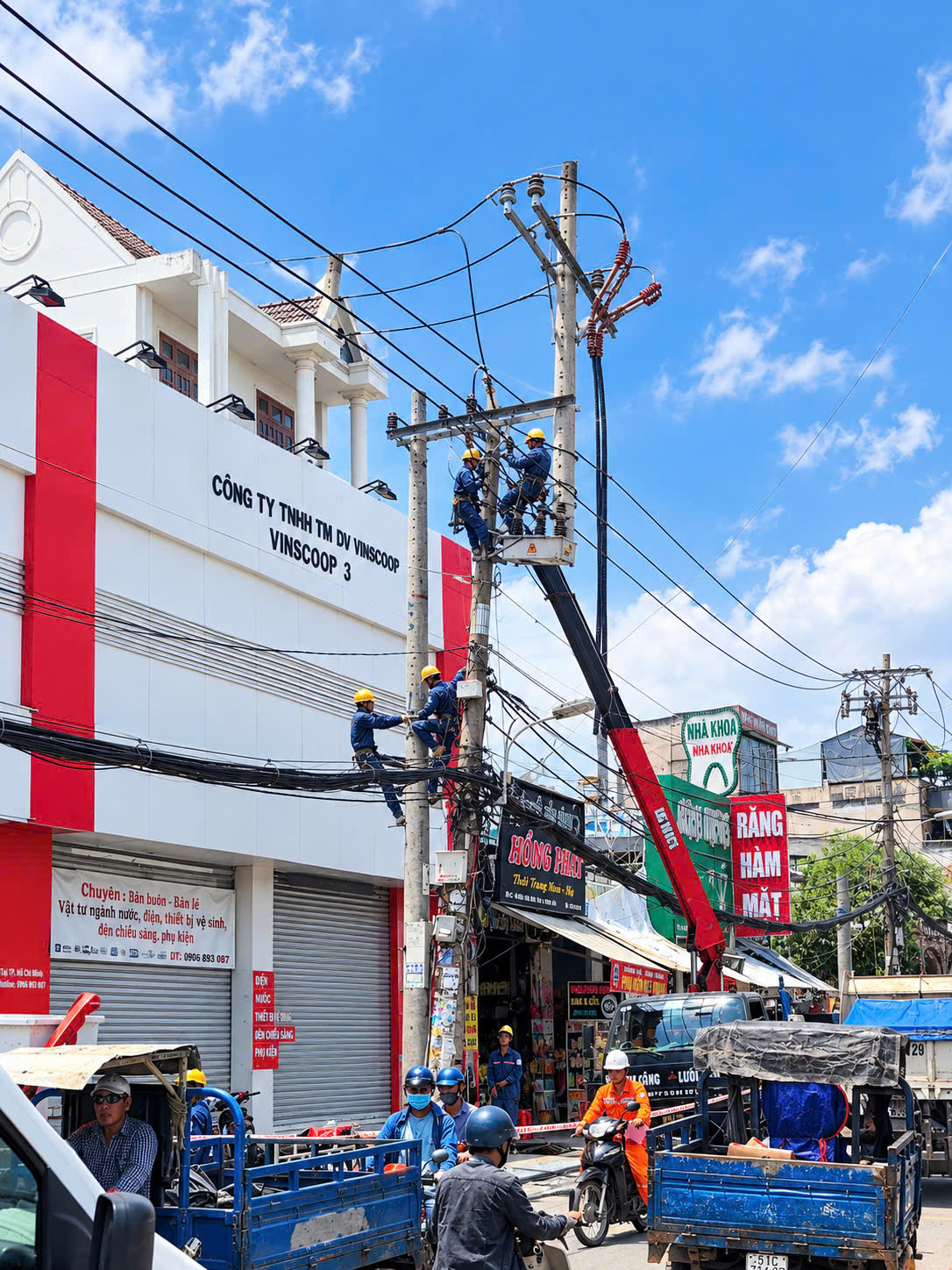 Cấu tạo máy biến áp gồm lõi thép và cuộn dây