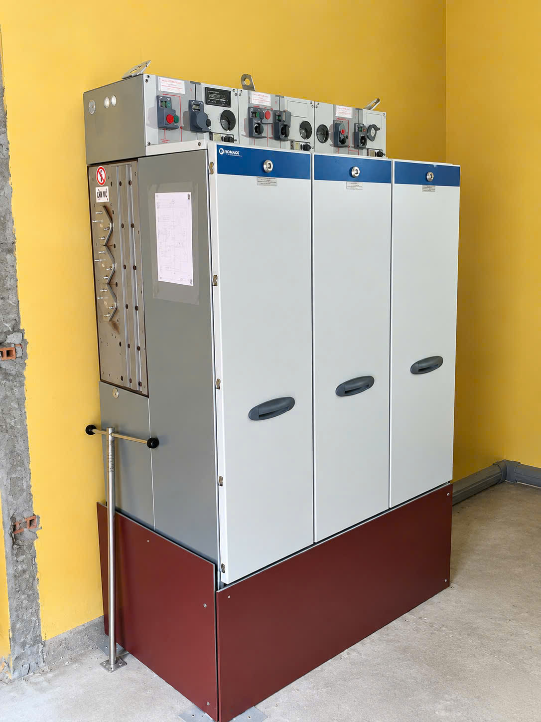 Dịch vụ xây lắp điện Thiên Ân cho hệ thống điện công nghiệp, nhà xưởng, trạm biến áp và chiếu sáng.